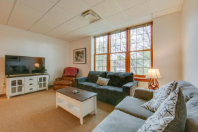New Kensington Apartment about 20 Mi to Pittsburgh!